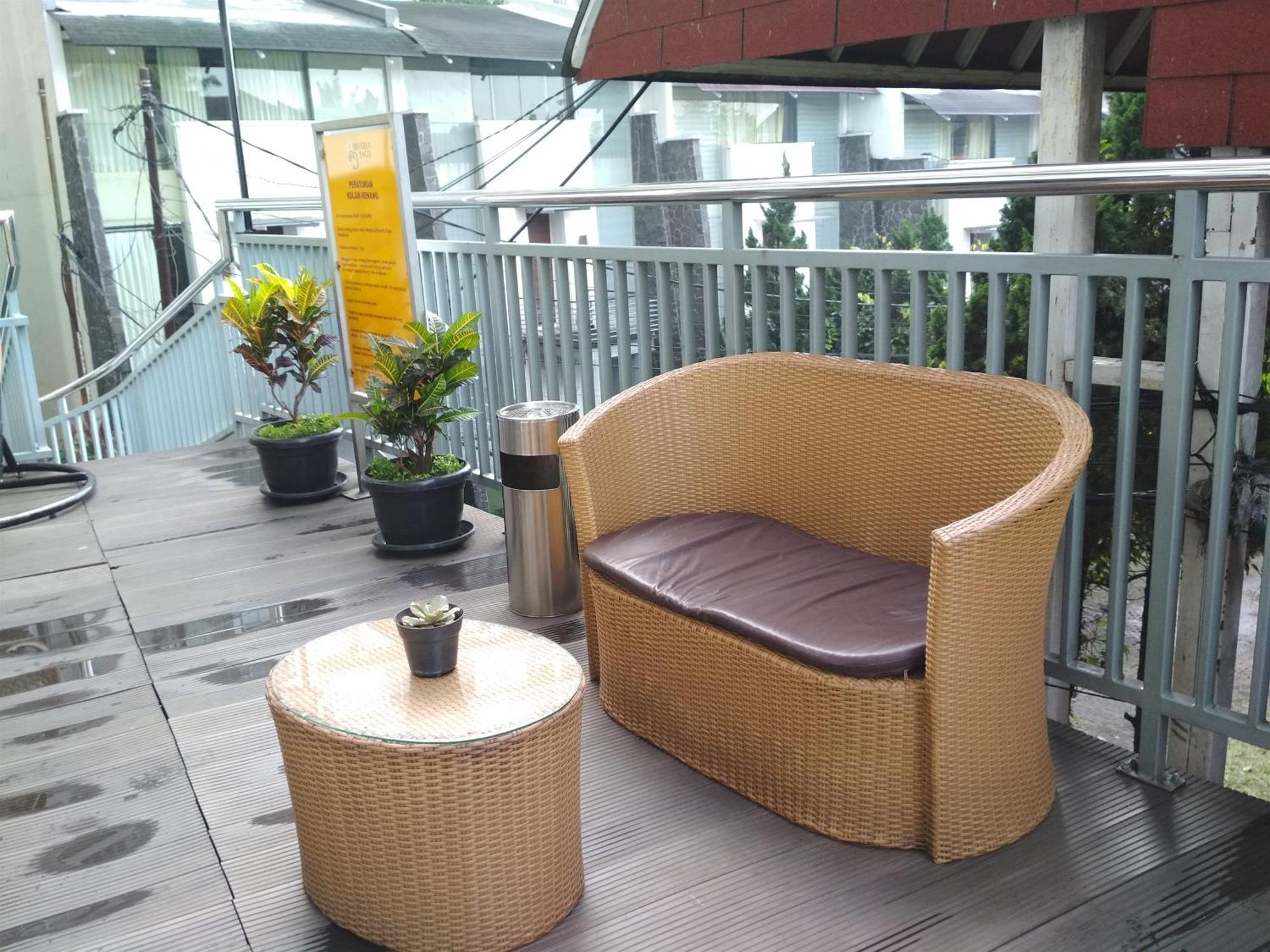 Simply And Comfy Studio Room Apartment Beverly Dago By Travelio Bandung Eksteriør bilde