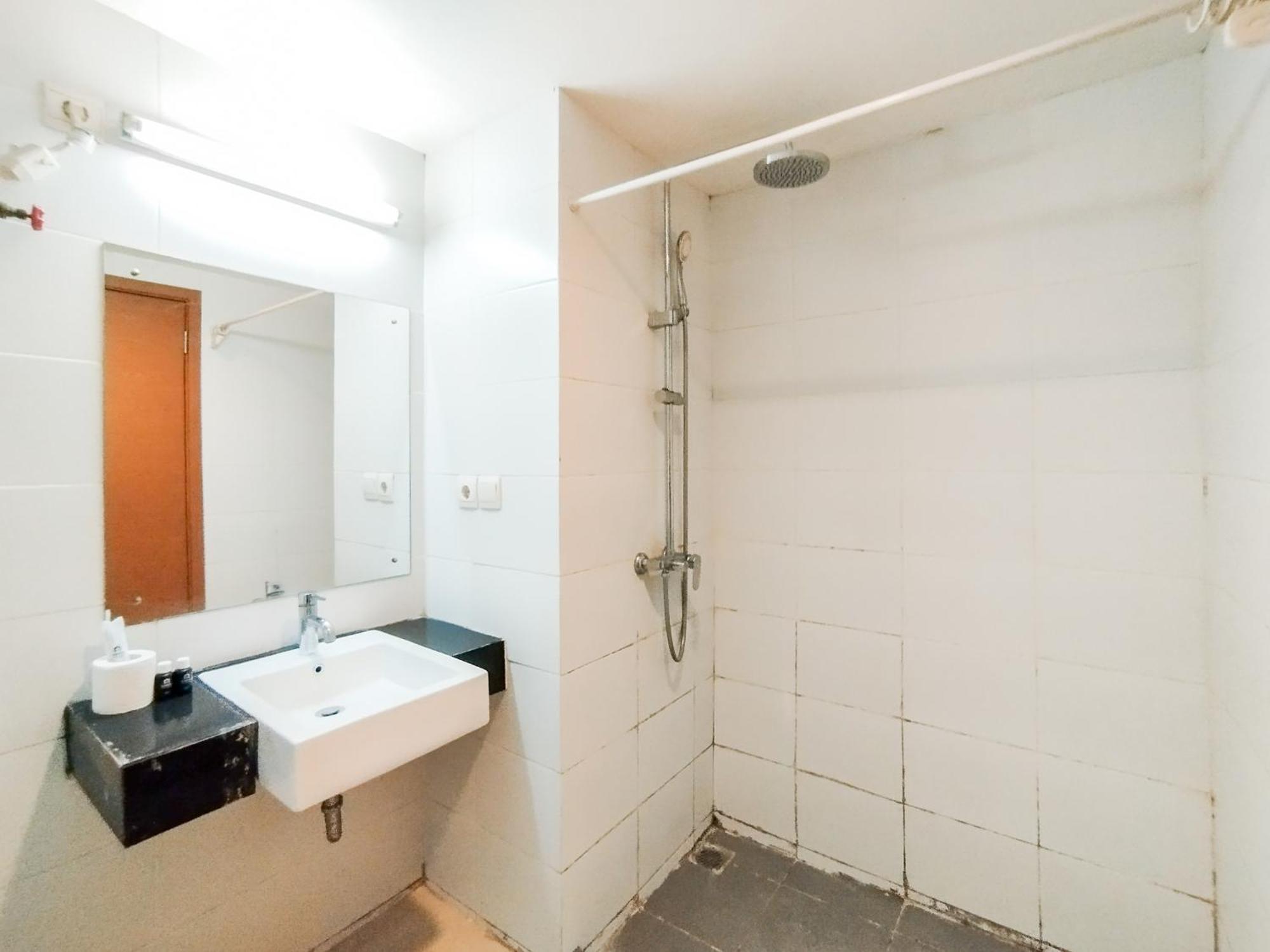 Simply And Comfy Studio Room Apartment Beverly Dago By Travelio Bandung Eksteriør bilde